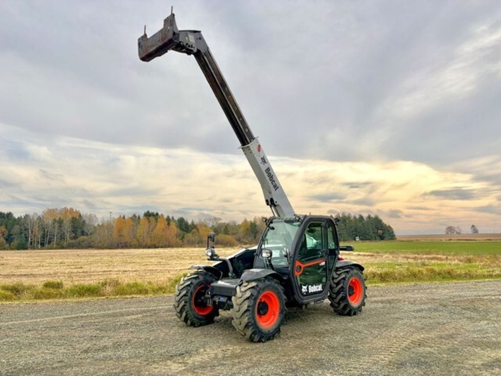2020 Bobcat V519 Equipment Image0