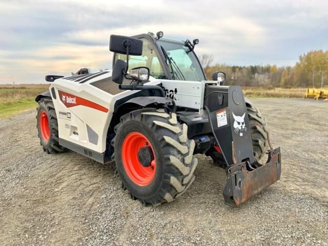 Image of Bobcat V519 equipment image 1
