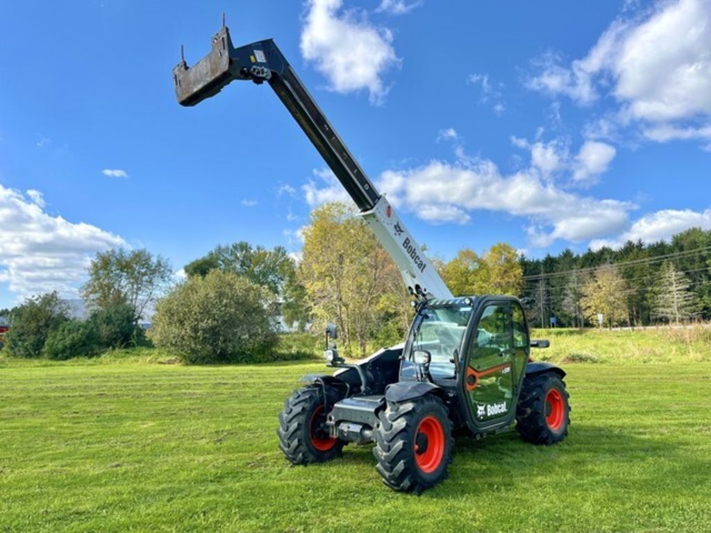 2020 Bobcat V519 Equipment Image0