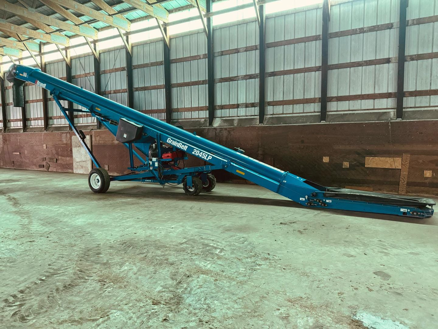 2020 Brandt 2045LP Equipment Image0