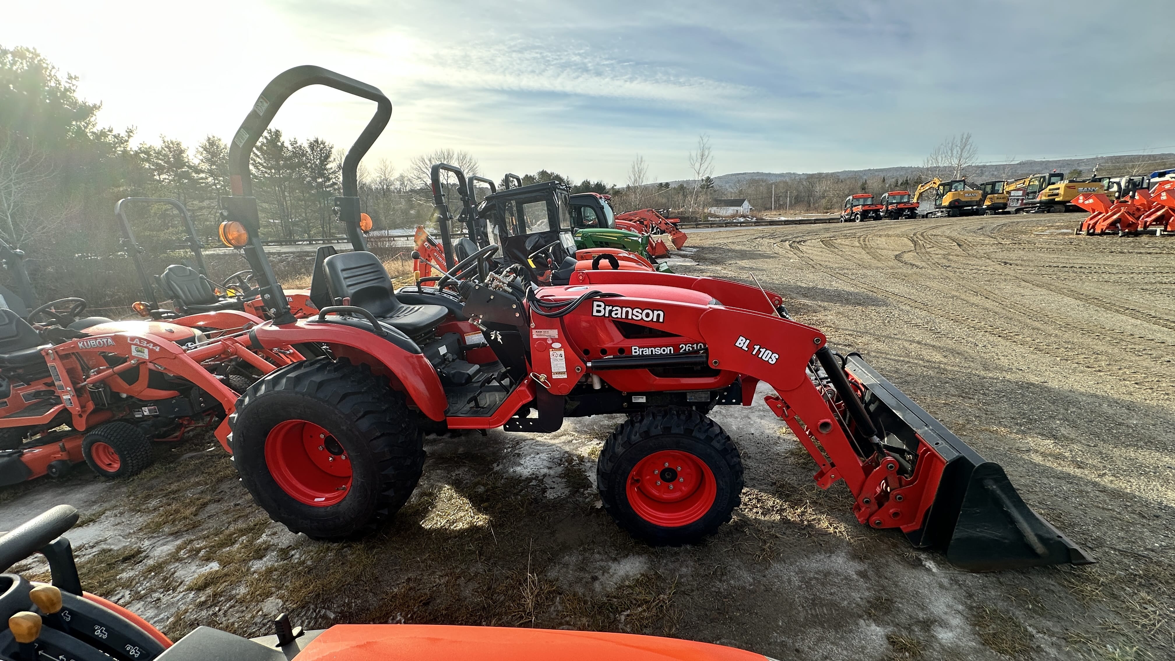 2020 Branson 2610h Equipment Image0