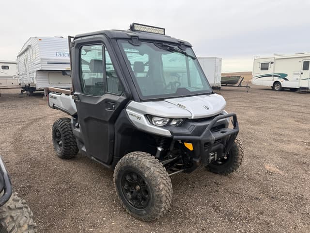 Image of Can-Am Defender XT equipment image 4