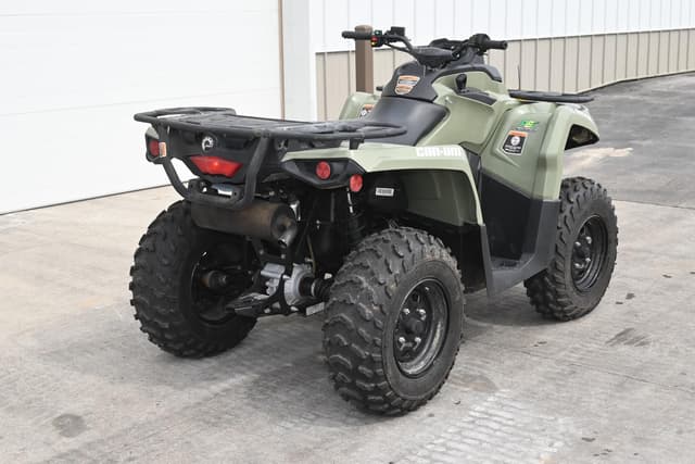 Image of Can-Am Outlander equipment image 2