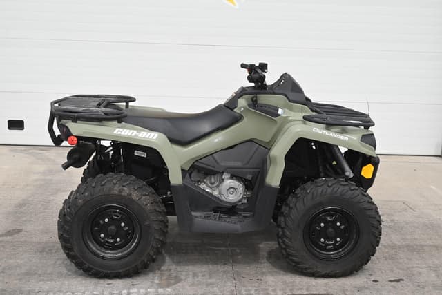 Image of Can-Am Outlander equipment image 1
