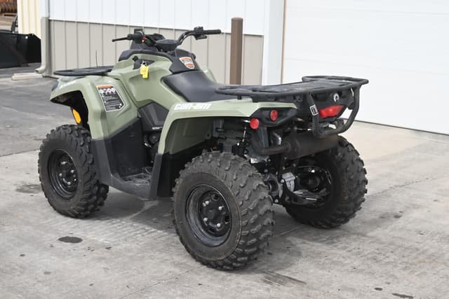 Image of Can-Am Outlander equipment image 4