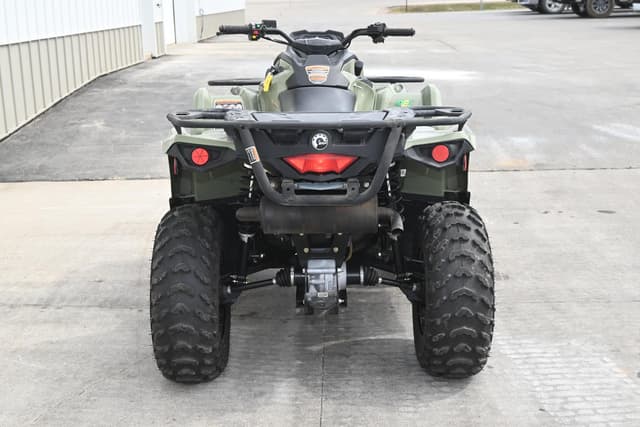 Image of Can-Am Outlander equipment image 3