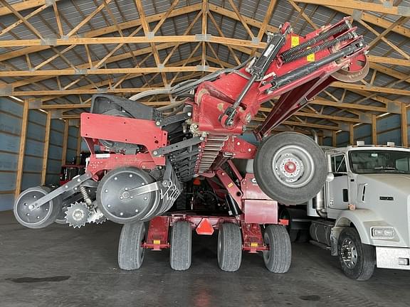 Image of Case IH 1245 equipment image 1