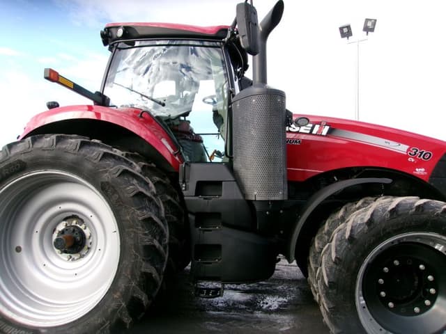 Image of Case IH Magnum 310 equipment image 3
