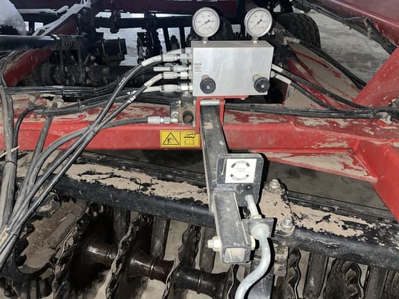 Image of Case IH 335VT equipment image 4