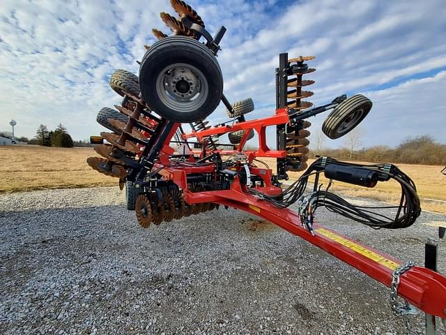 Image of Case IH 335VT equipment image 2