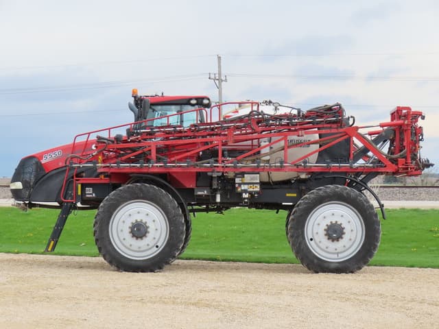 Image of Case IH 5550 Trident equipment image 1