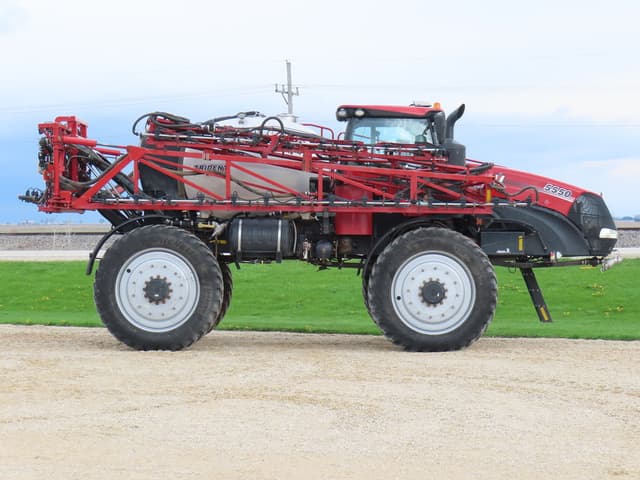 Image of Case IH 5550 Trident equipment image 2