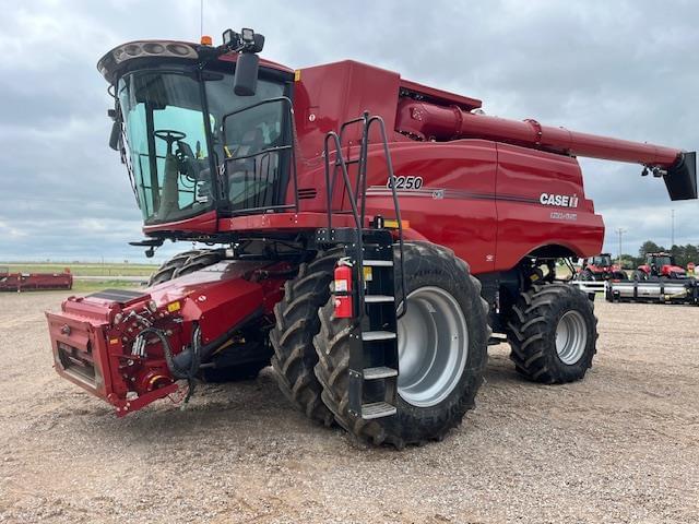 Image of Case IH 8250 equipment image 2