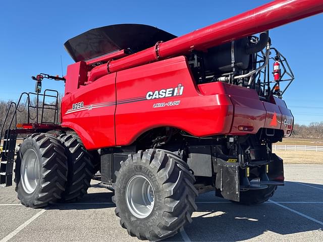 Image of Case IH 8250 equipment image 4