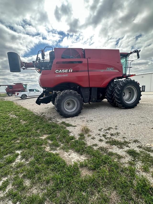 Image of Case IH 8250 equipment image 3