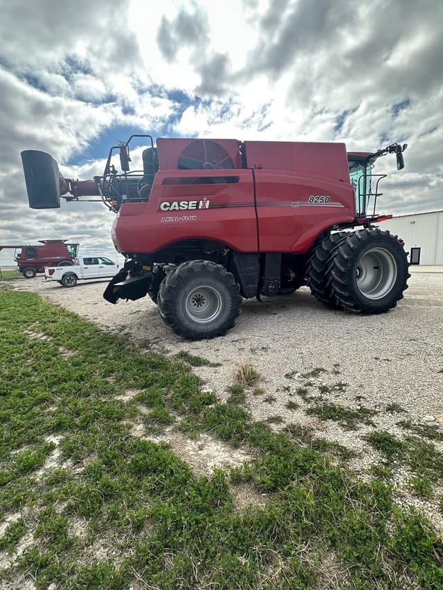 Image of Case IH 8250 equipment image 3