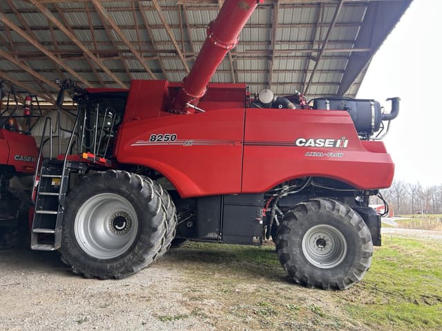Image of Case IH 8250 equipment image 3