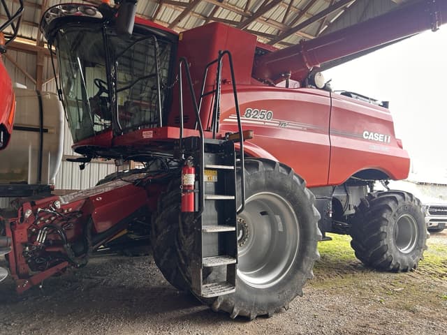 Image of Case IH 8250 equipment image 4