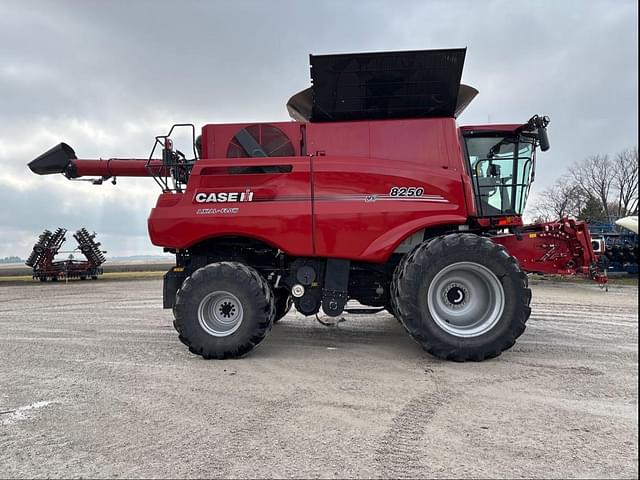 Image of Case IH 8250 equipment image 1