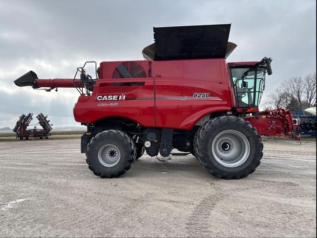 Image of Case IH 8250 equipment image 1