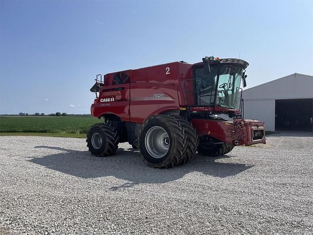 Image of Case IH 8250 equipment image 2