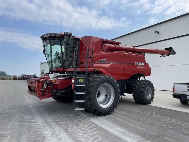 Image of Case IH 8250 equipment image 2