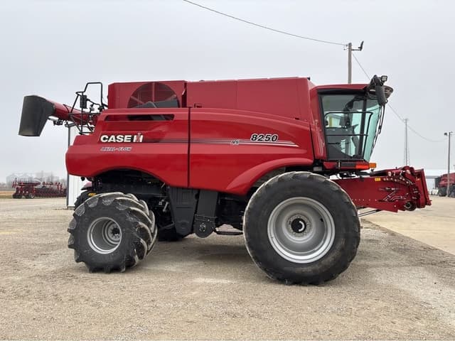 Image of Case IH 8250 equipment image 1