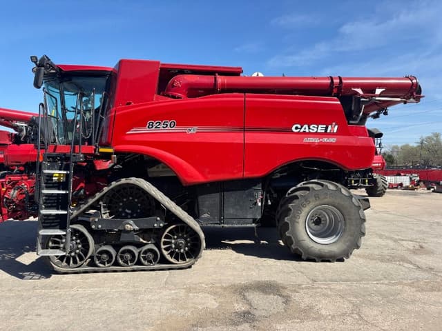 Image of Case IH 8250 equipment image 2