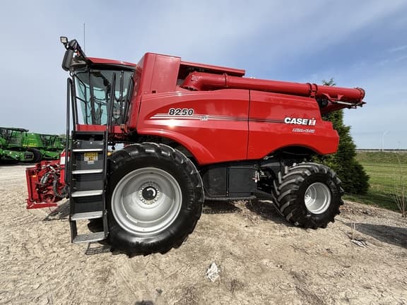 Image of Case IH 8250 equipment image 3