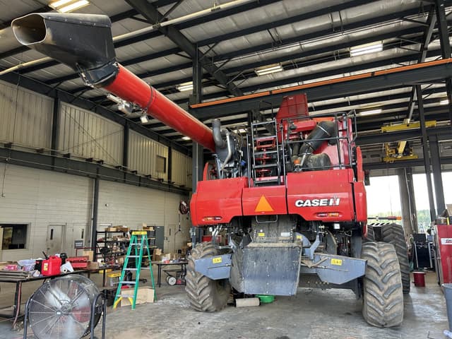 Image of Case IH 8250 equipment image 2