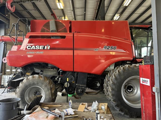Image of Case IH 8250 equipment image 3