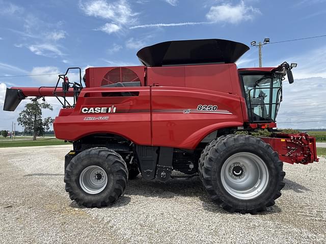 Image of Case IH 8250 equipment image 1