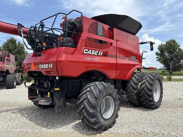 Image of Case IH 8250 equipment image 2