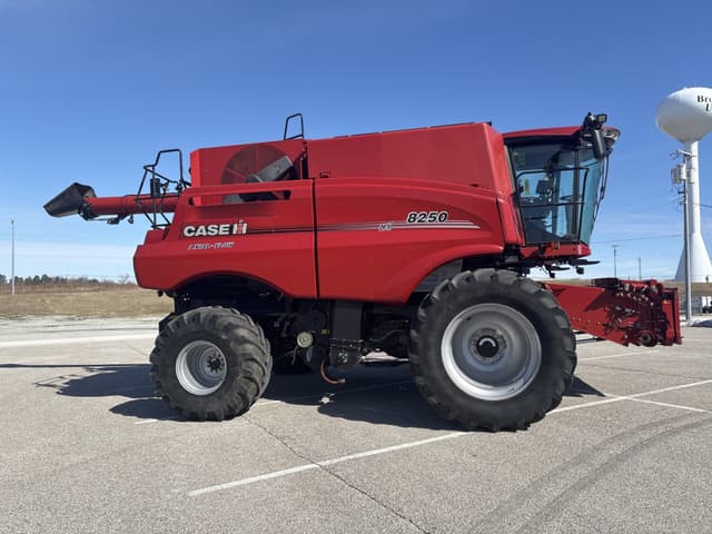 Image of Case IH 8250 equipment image 1