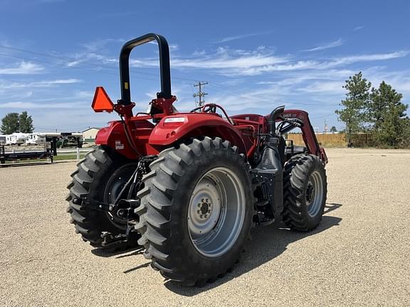 Image of Case IH Farmall 110A equipment image 4