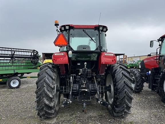 Image of Case IH Farmall 110A equipment image 4