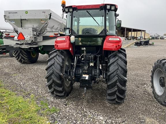 Image of Case IH Farmall 110A equipment image 4