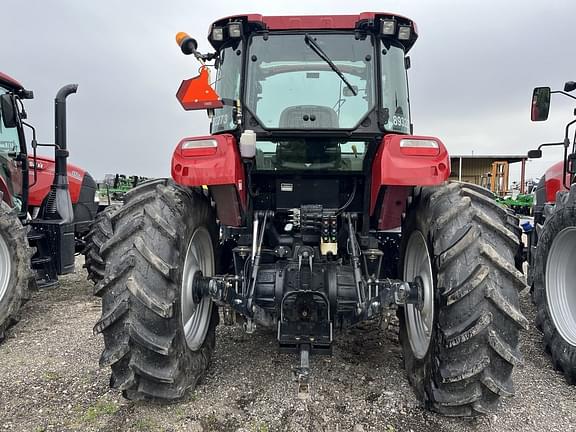 Image of Case IH Farmall 110A equipment image 3