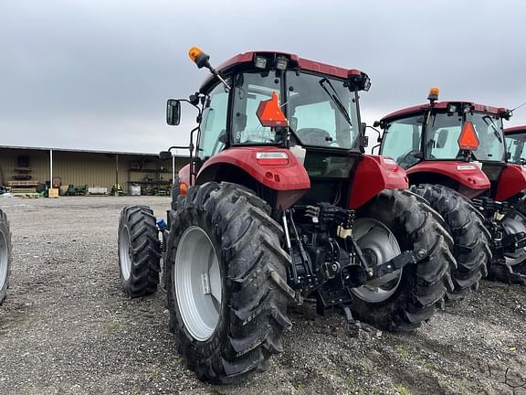 Image of Case IH Farmall 110A equipment image 4