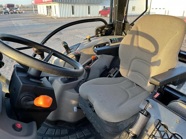Image of Case IH Farmall 115A equipment image 3