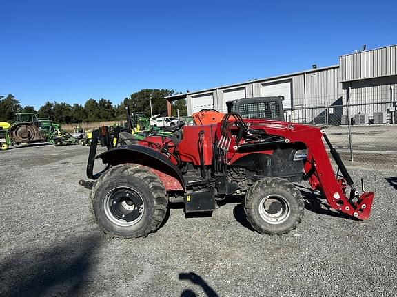 Image of Case IH Farmall 115A equipment image 2