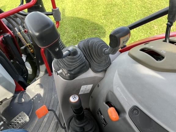 Image of Case IH Farmall 120C equipment image 4