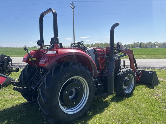 Image of Case IH Farmall 120C equipment image 2