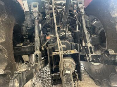 Image of Case IH Farmall 120U equipment image 2