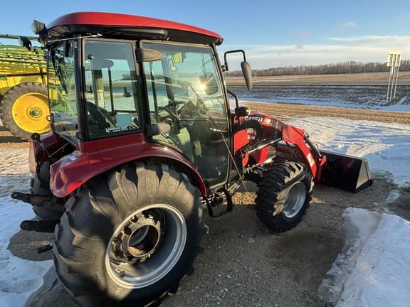Image of Case IH Farmall 45C equipment image 4