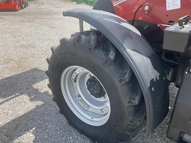 Image of Case IH Farmall 90C equipment image 4