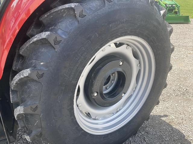 Image of Case IH Farmall 90C equipment image 3