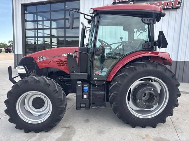 Image of Case IH Farmall 95A equipment image 4