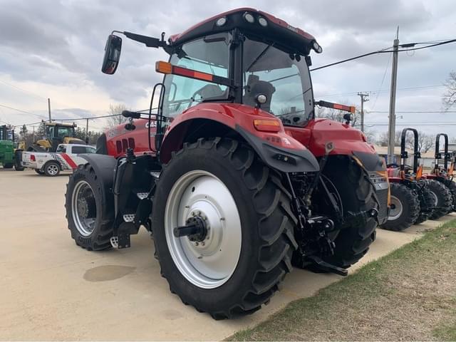 Image of Case IH Magnum 220 equipment image 4