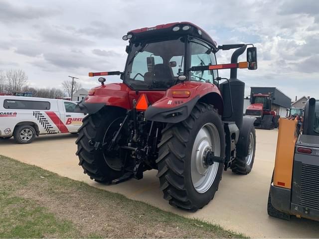 Image of Case IH Magnum 220 equipment image 2
